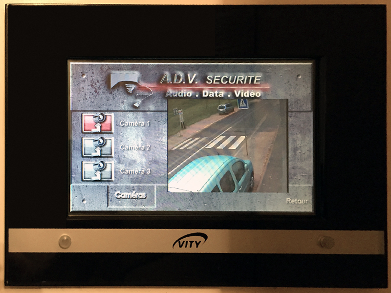interface tablette hitech surveillance vidéo caméras